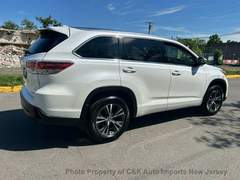 Used 2016 Toyota Highlander XLE AWD/4WD image 9