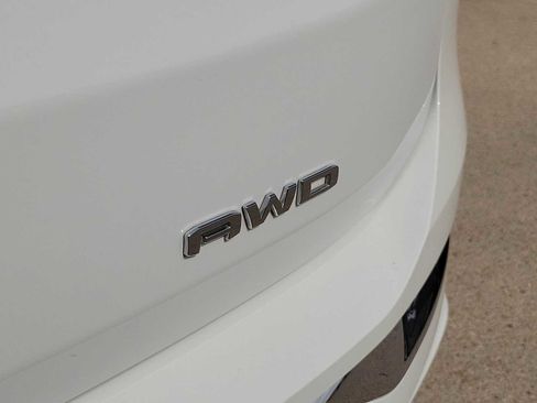 Used 2023 GMC Terrain Denali image 3