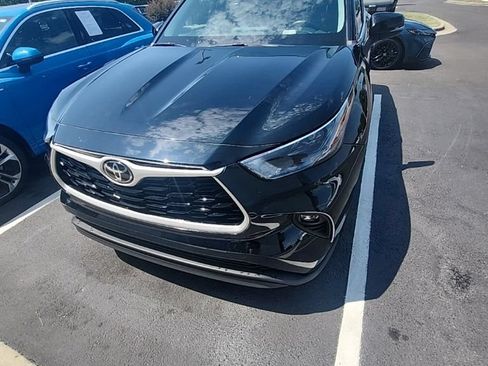 Used 2023 Toyota Highlander LE FWD image 10