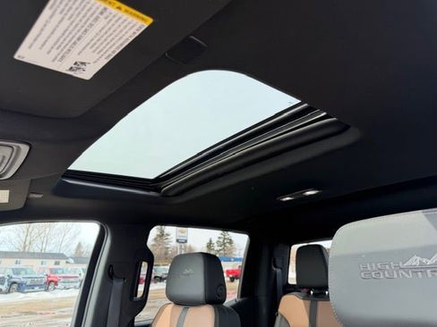 Used 2021 Chevrolet Silverado 1500 High Country w/ Technology Package image 16