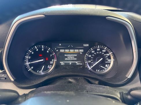 Used 2020 Toyota Highlander XLE FWD image 17
