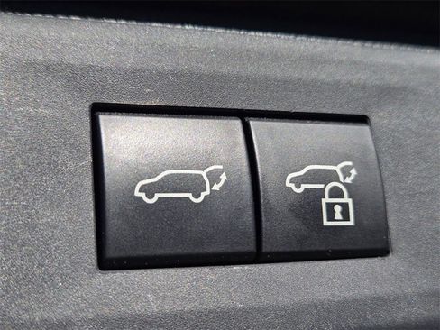 Used 2025 Toyota Grand Highlander AWD image 18