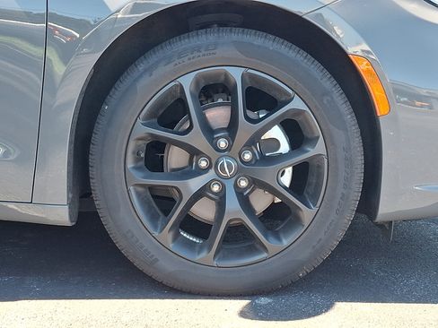 Certified 2025 Chrysler Pacifica Limited w/ Trailer Tow Group FWD image 6