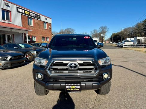 Used 2017 Toyota Tacoma Limited image 2