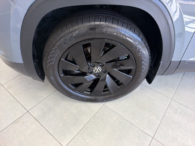 Used 2024 Volkswagen Atlas Cross Sport SE AWD/4WD image 28