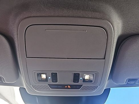 Used 2023 Ford Explorer XLT image 22