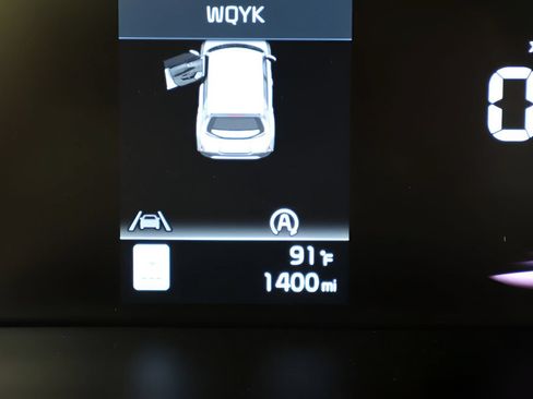 Used 2025 Kia Soul LX w/ LX Technology Package FWD image 23