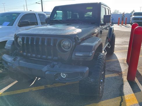 Used 2021 Jeep Wrangler Unlimited Sahara image 3