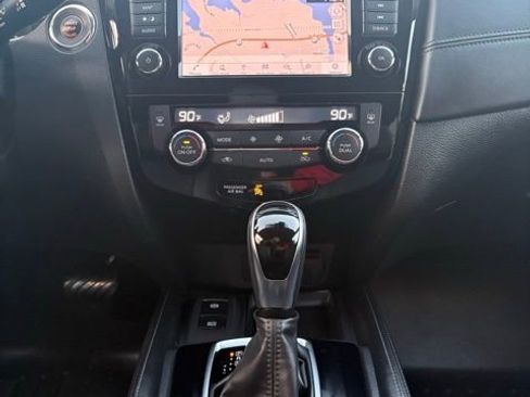 Used 2019 Nissan Rogue SL image 30