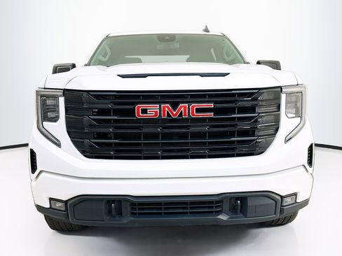 Used 2024 GMC Sierra 1500 Elevation image 2