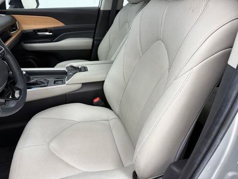 Used 2024 Toyota Grand Highlander FWD image 27