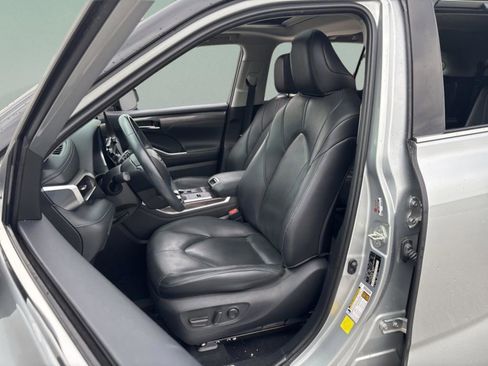 Used 2020 Toyota Highlander Limited image 30