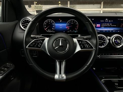 Used 2025 Mercedes-Benz GLA 250 image 38