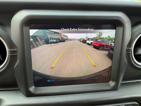 Used 2022 Jeep Wrangler Unlimited Sahara w/ Cold Weather Group image 18