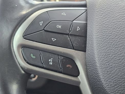 Used 2019 Jeep Cherokee Latitude Plus w/ Comfort/Convenience Group FWD image 30