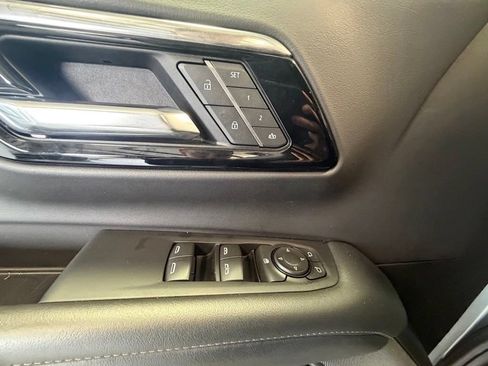 Used 2025 Chevrolet Tahoe LT AWD/4WD image 21