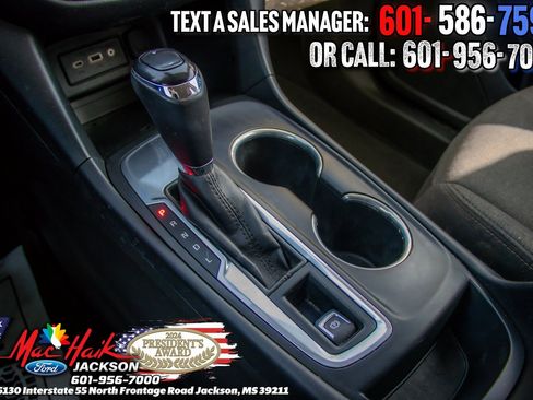 Used 2019 Chevrolet Equinox LT w/ Driver Convenience Package image 17