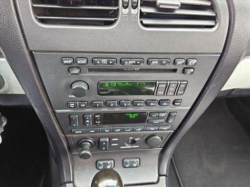 Used 2003 Ford Thunderbird image 13