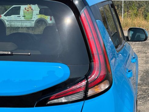 Used 2023 Kia Soul EX FWD image 27