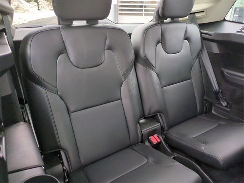 Used 2021 Volvo XC90 T5 Momentum w/ Climate Package image 37
