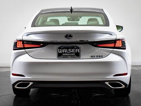 New 2025 Lexus ES 350 Luxury image 10
