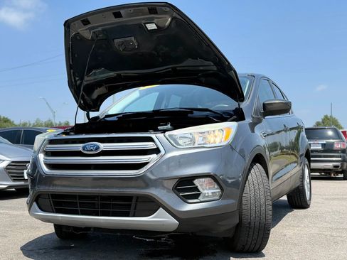 Used 2017 Ford Escape SE FWD image 9