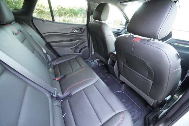 Used 2025 Chevrolet Trax RS FWD image 20