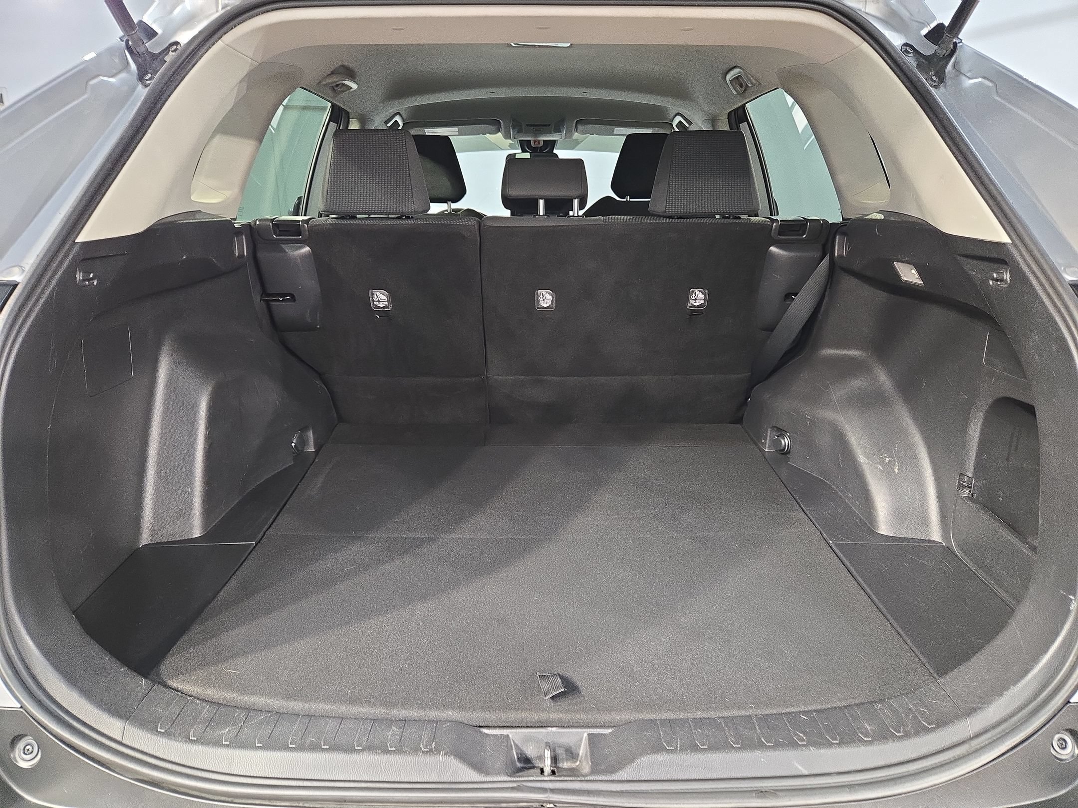 Used 2020 Toyota RAV4 LE FWD image 18