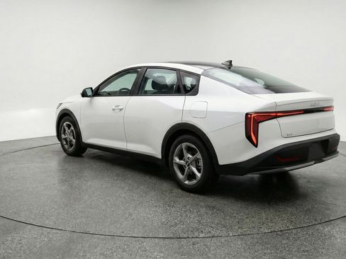 Used 2025 Kia K4 LXS image 6