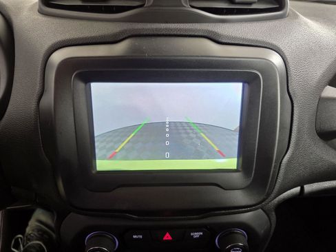 Used 2018 Jeep Renegade Latitude w/ Cold Weather Group image 44