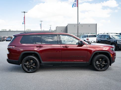 Used 2023 Jeep Grand Cherokee L Limited w/ Black Appearance Package RWD image 11