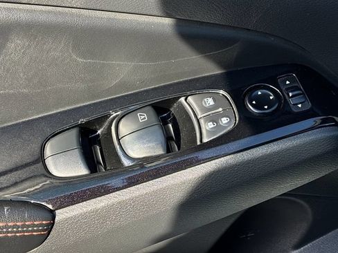 Used 2024 Nissan Altima 2.5 SR FWD image 13
