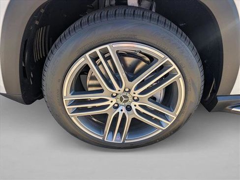New 2026 Mercedes-Benz GLS 450 4MATIC image 16