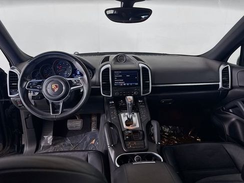 Used 2017 Porsche Cayenne Platinum Edition image 22