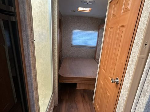 Used 2006 Ford E-450 and Econoline 450 image 19