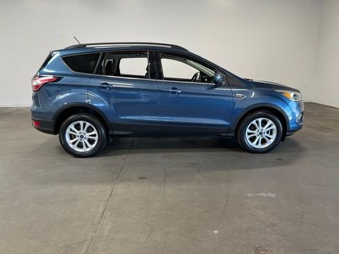 Used 2018 Ford Escape SE w/ SE Sync 3 Package FWD image 2