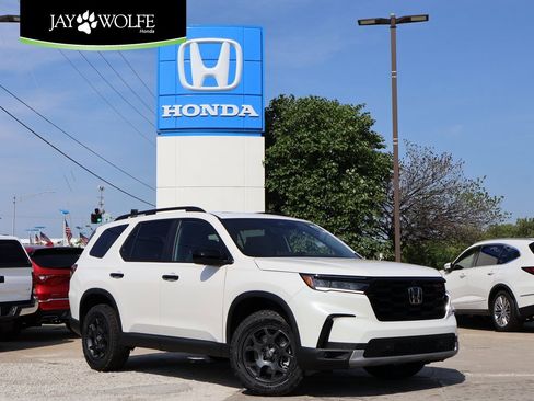 New 2025 Honda Pilot TrailSport image 1