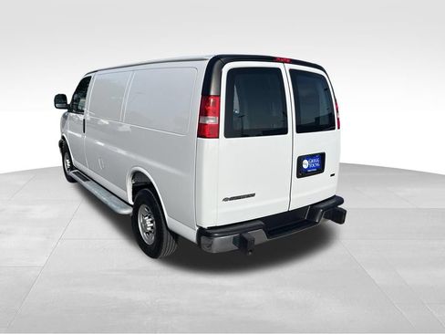 Used 2025 Chevrolet Express 2500 w/ Driver Convenience Package RWD image 4