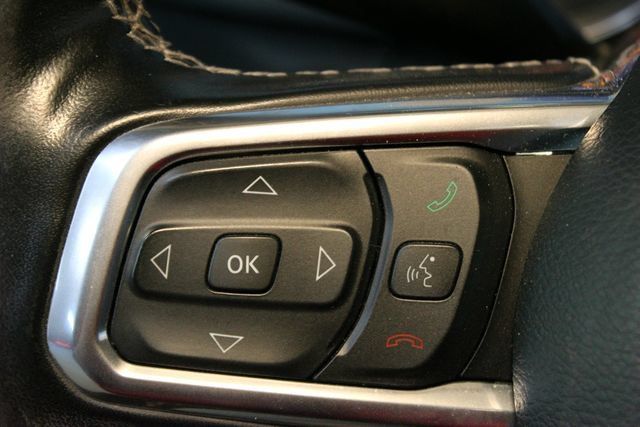 Used 2019 Jeep Wrangler Unlimited Sahara w/ Dual Top Group AWD/4WD image 16