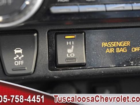 Used 2022 Toyota RAV4 XLE Premium image 39