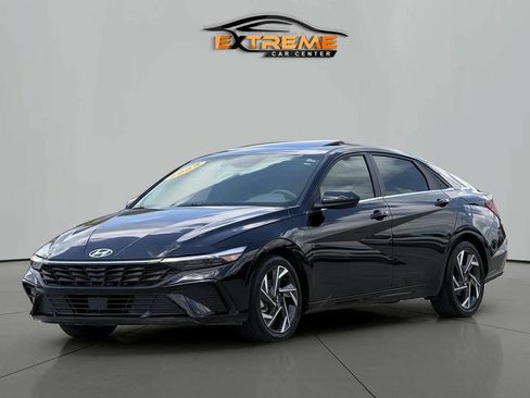 Used 2025 Hyundai Elantra SEL w/ Cargo Package FWD image 1