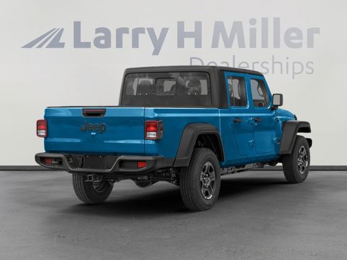 Used 2023 Jeep Gladiator Sport AWD/4WD image 2