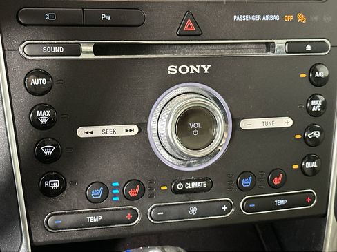 Used 2018 Ford Explorer Limited image 23