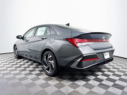 New 2025 Hyundai Elantra SEL FWD image 3