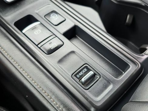 Used 2024 Nissan Pathfinder S image 33