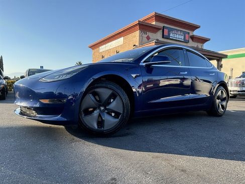 Used 2018 Tesla Model 3 Long Range RWD image 2
