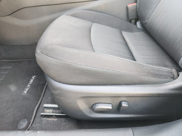 Used 2025 Nissan Altima 2.5 SV FWD image 22
