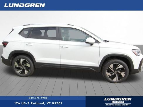 New 2026 Volkswagen Taos SE AWD/4WD image 3