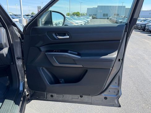 Used 2023 Nissan Pathfinder SL w/ Black Appearance Package FWD image 27