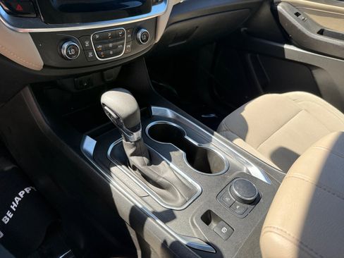 Used 2022 Chevrolet Traverse LS FWD image 13